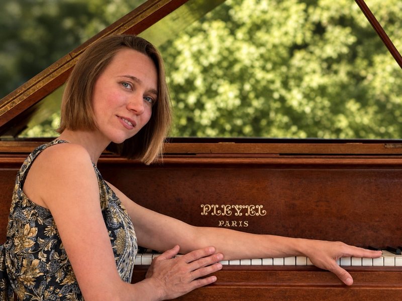 Dina Pysarenko at the piano